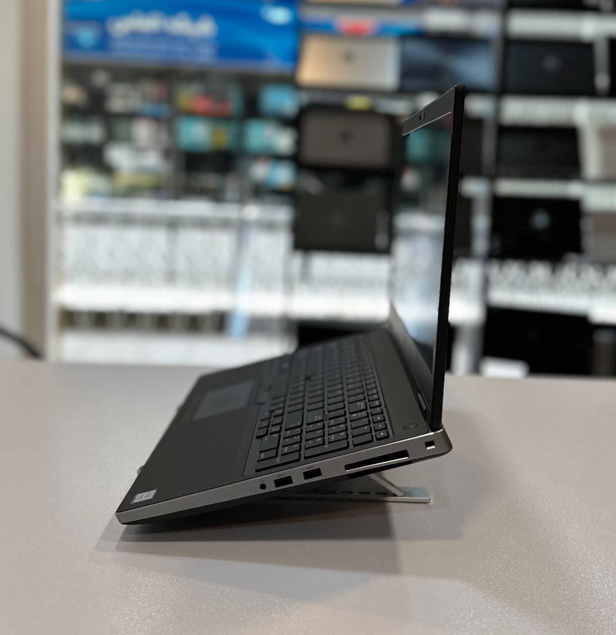 لپ تاپ کارکرده DELL PRECISION 7540 -i5-16GB-512GB-4GB — تصویر ۹