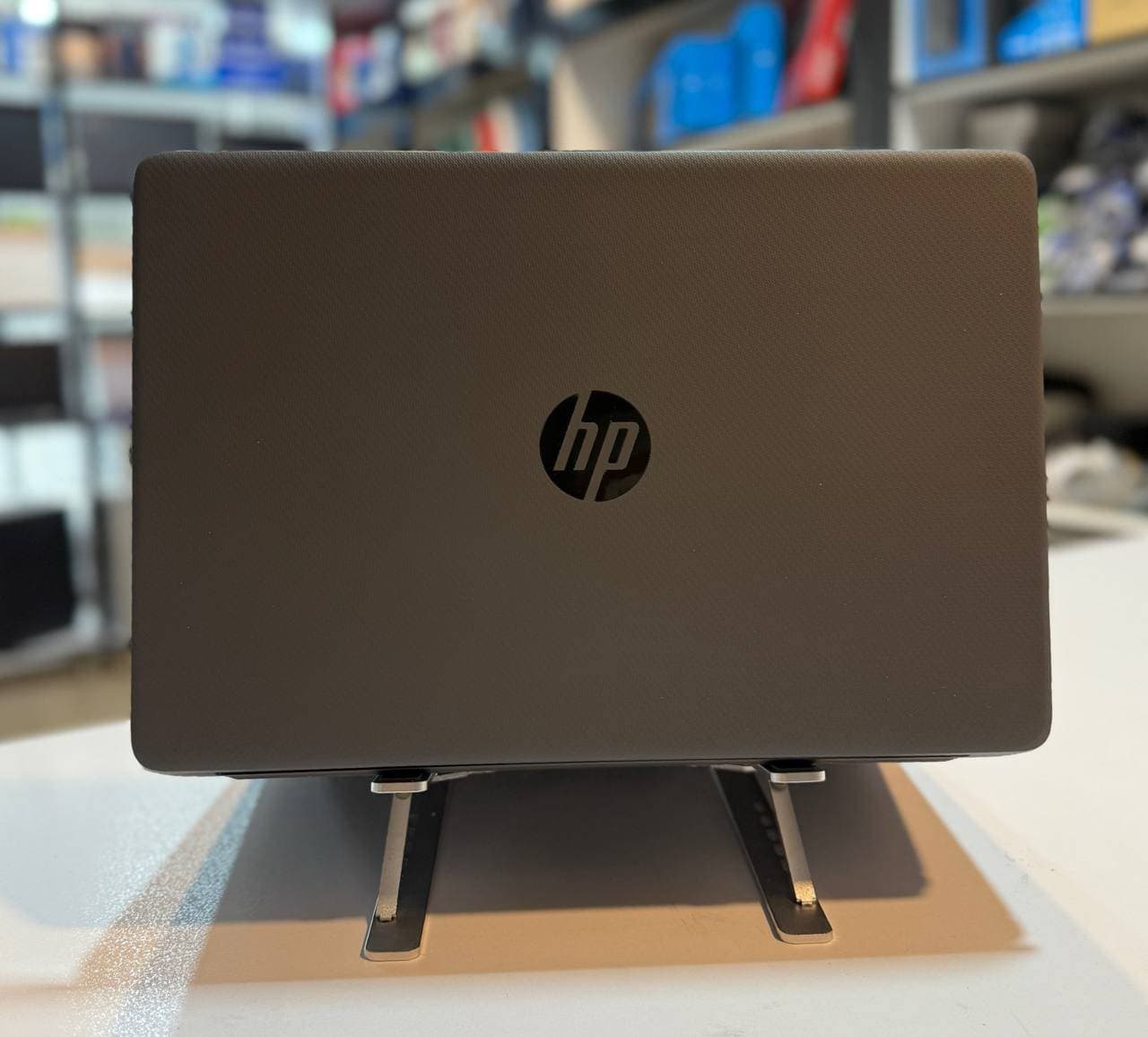 لپ تاپ کارکرده HP 250 g8 -i5-8GB-256GB-4GB — تصویر ۱۰