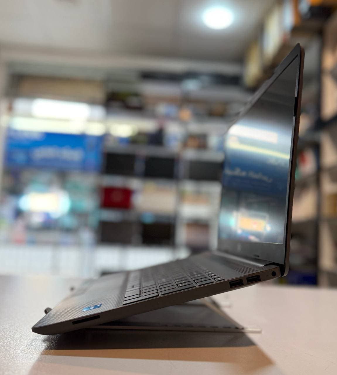 لپ تاپ کارکرده HP 250 g8 -i5-8GB-256GB-4GB — تصویر ۱۱
