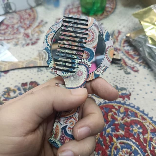 آینه و شانه طرح منبت کودکانه — تصویر ۲