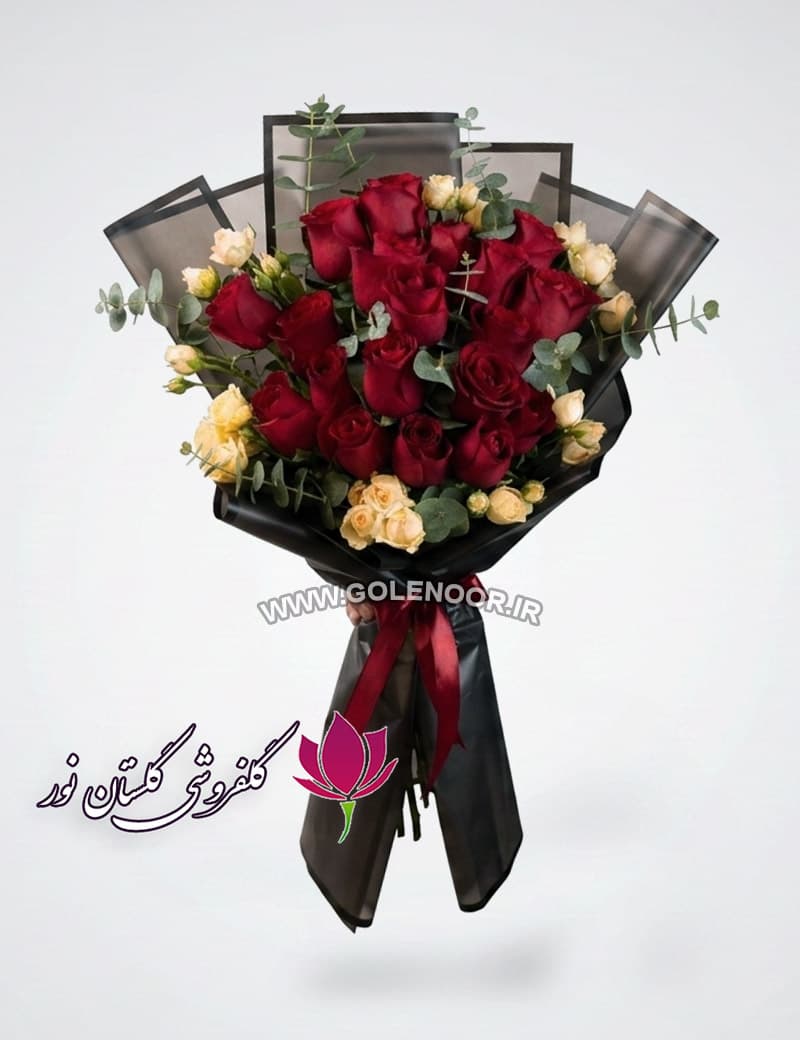 دسته گل رز قرمز VIP با کاغذپیچی مشکی
