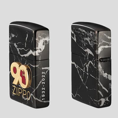 فندک زیپو اورجینال آمریکایی مدل 49864/24756 طرح Zippo 90th Anniversary — تصویر ۲