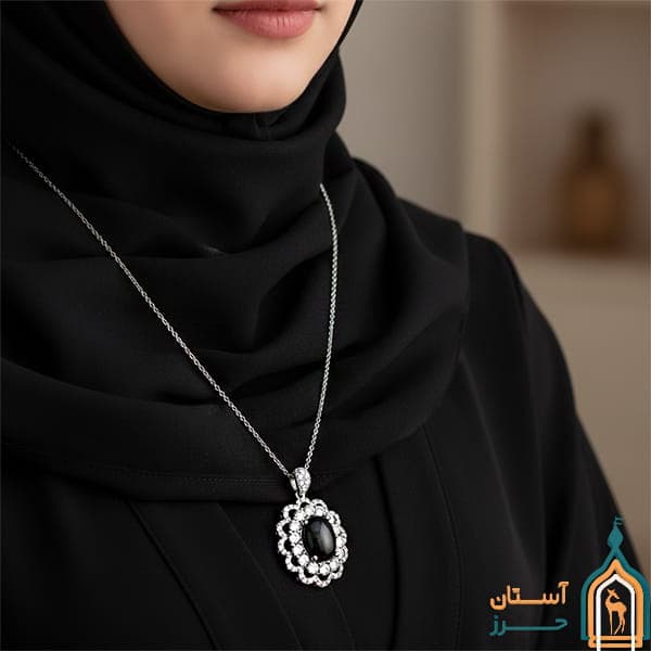 گردنبند حدید صینی زنانه نقره مدل سنا با حکاکی اذکار — تصویر ۸