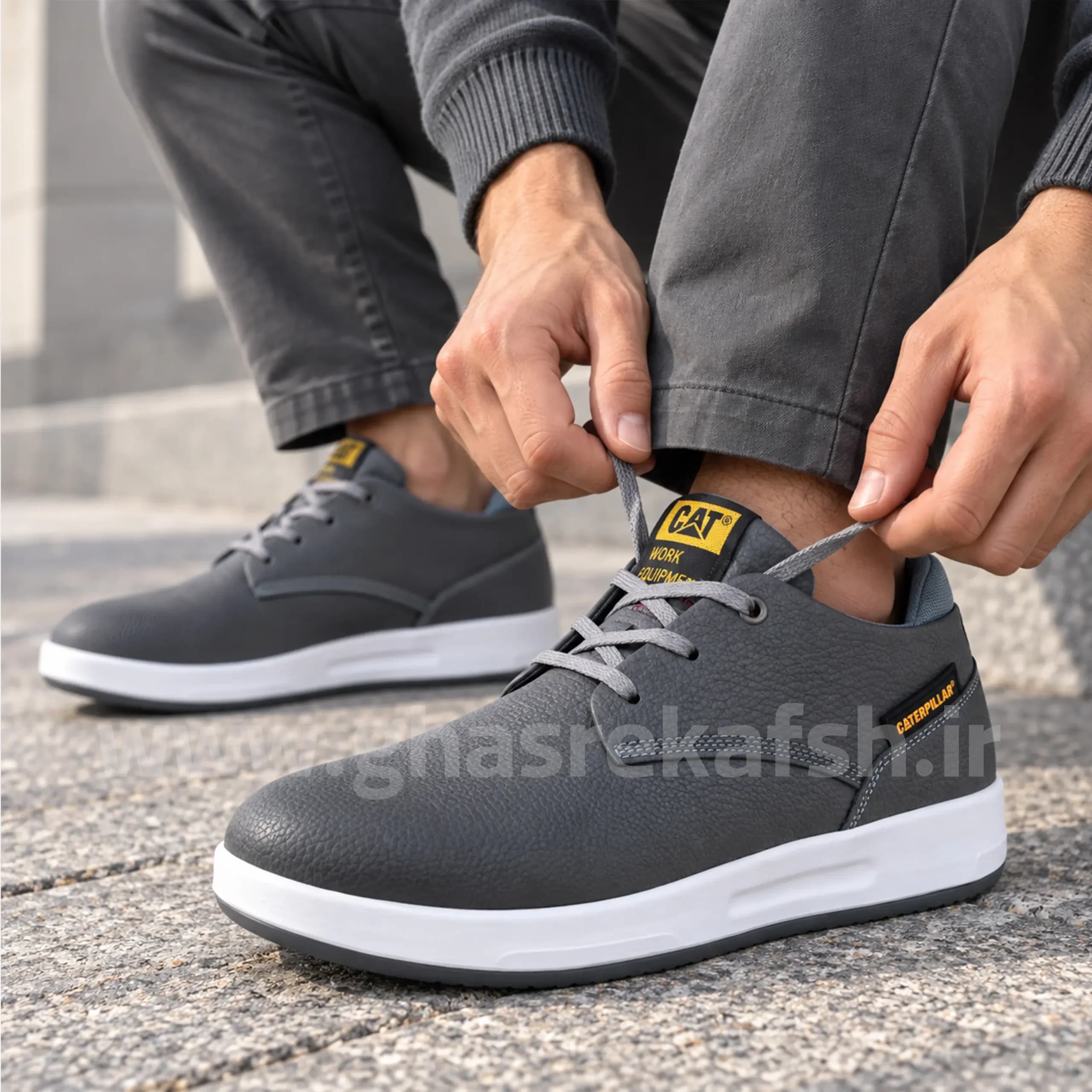 کفش کتونی کاترپیلار caterpillar مردانه چرم طبیعی رنگ طوسی کد 396