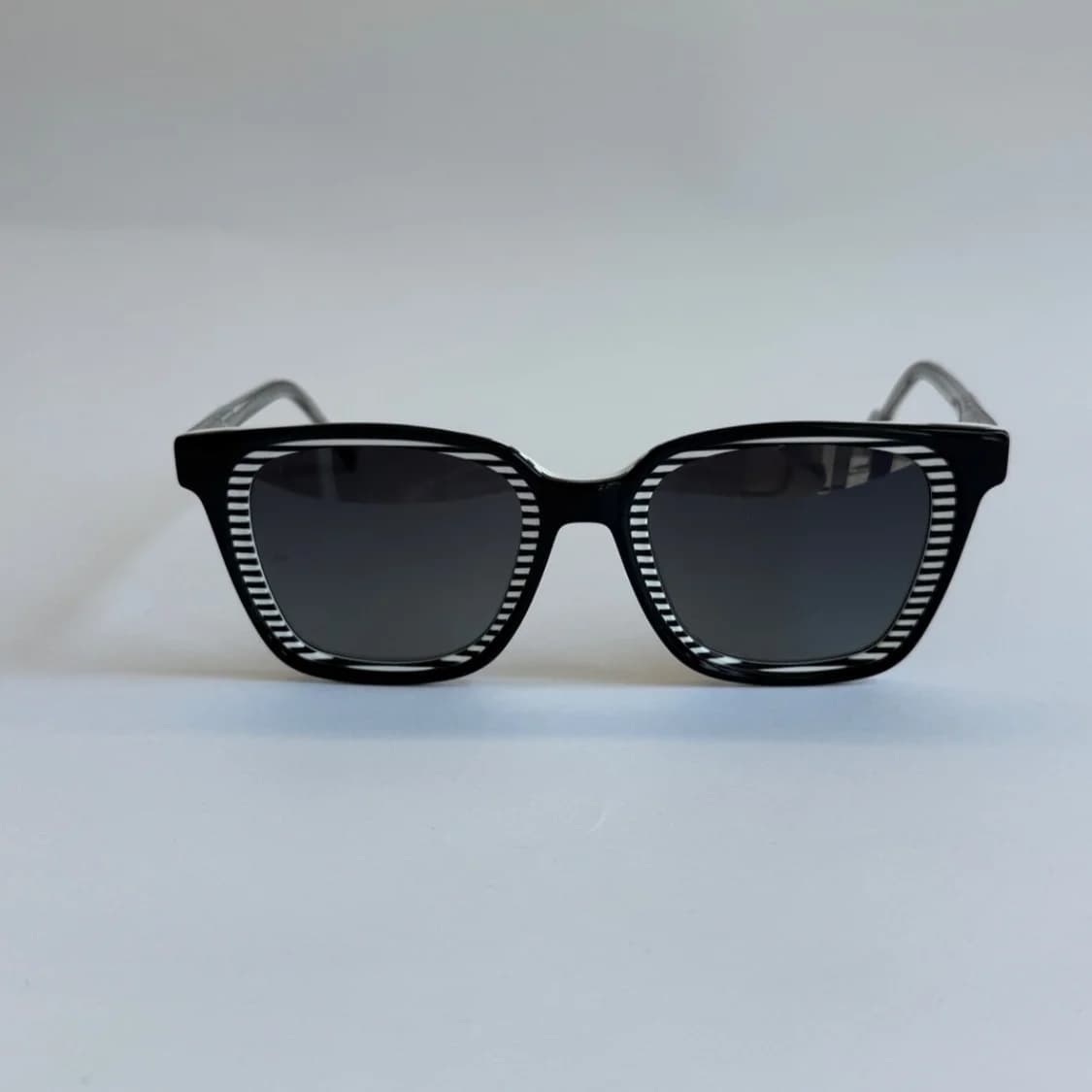 عینک آفتابی سرجیو مارتینی اورجینال مدل SA-3061 مشکی سفید — تصویر ۶