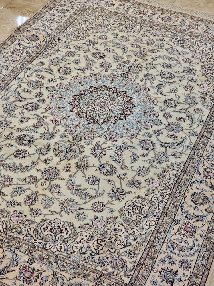 فرش دستباف نایین — تصویر ۲