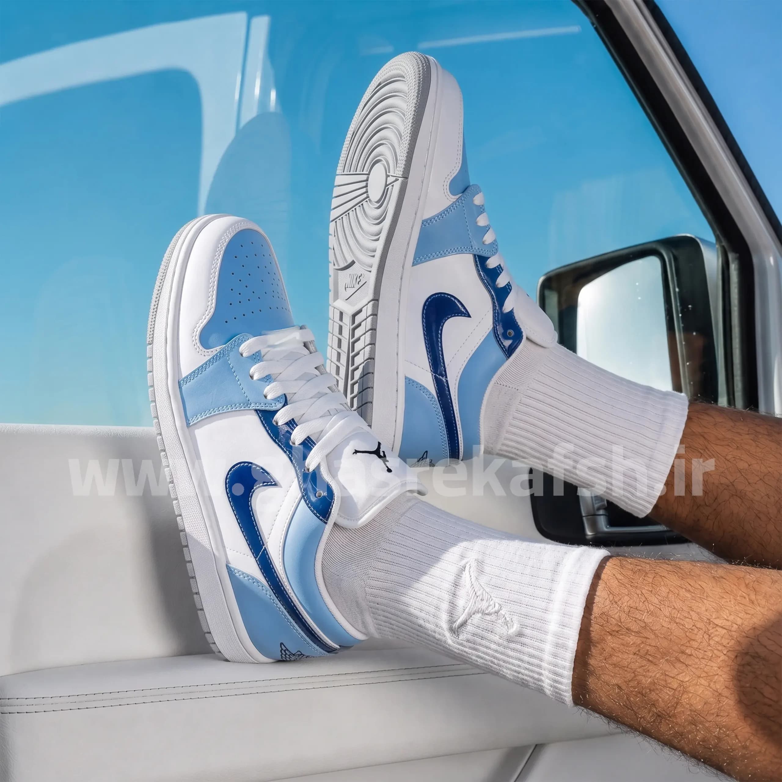 کفش کتونی مردانه نایک جردن وان JORDAN 1 رنگ سفید آبی کاربنی کد 2686