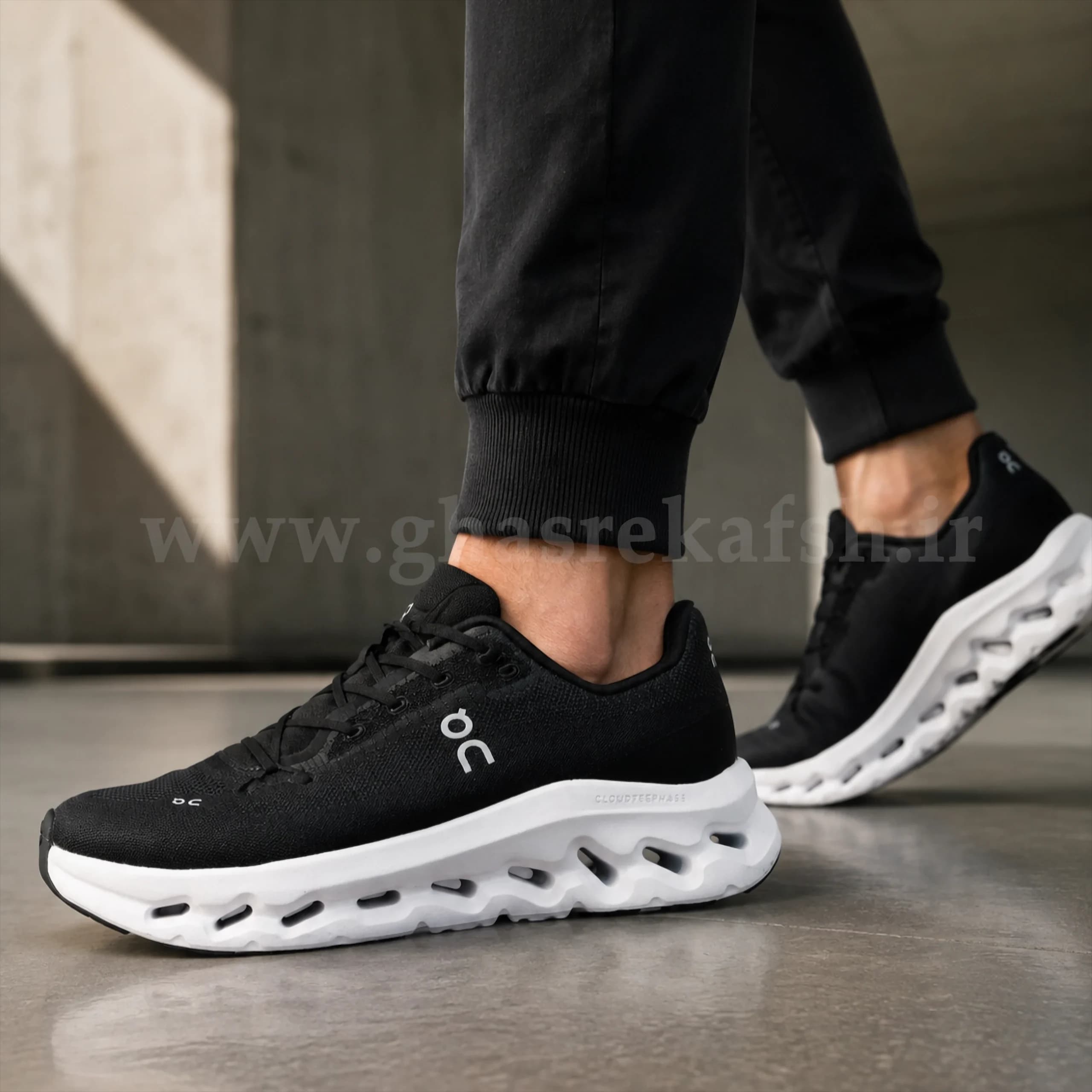 کفش کتونی مردانه آن رانینگ کیو سی QC on running رنگ مشکی سفید کد 2260 — تصویر ۸