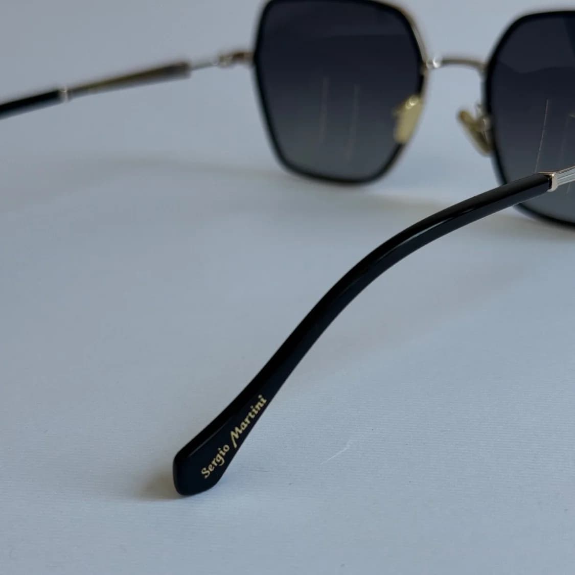 عینک آفتابی سرجیو مارتینی اورجینال مدل SA-2068 مشکی طوسی — تصویر ۱۰