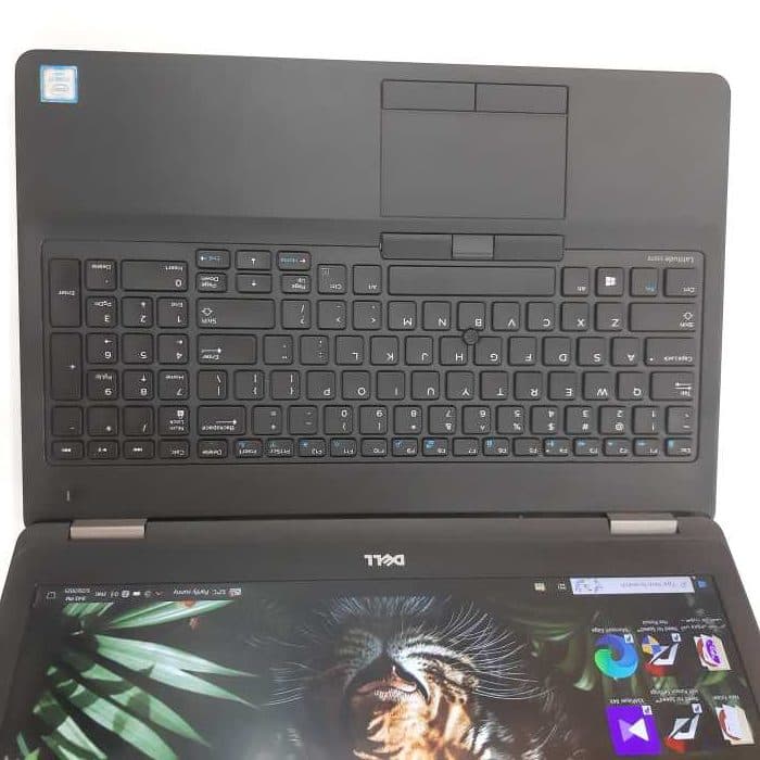 لپ تاپ اِستوک 2GB\DELL E5570\ram16\hard512SSDمجزا\پردازنده i7HQ 6820 — تصویر ۶