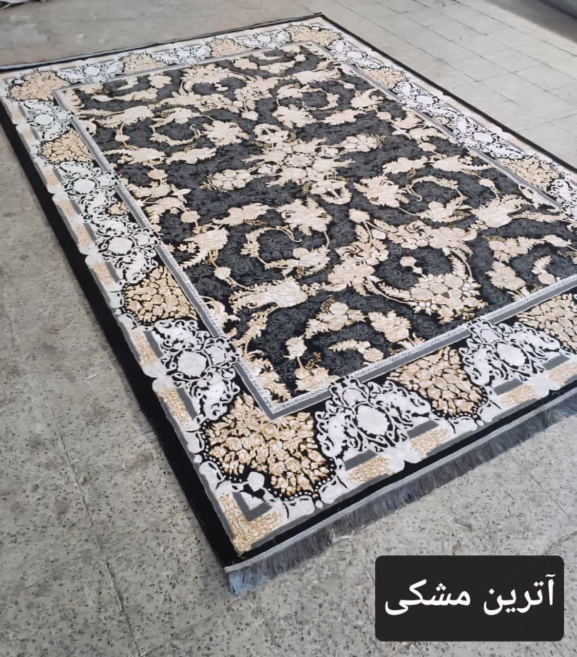 فرش ماشینی آترین مشکی ۵۰۰ شانه تراکم ۱۴۰۰ کاشان.