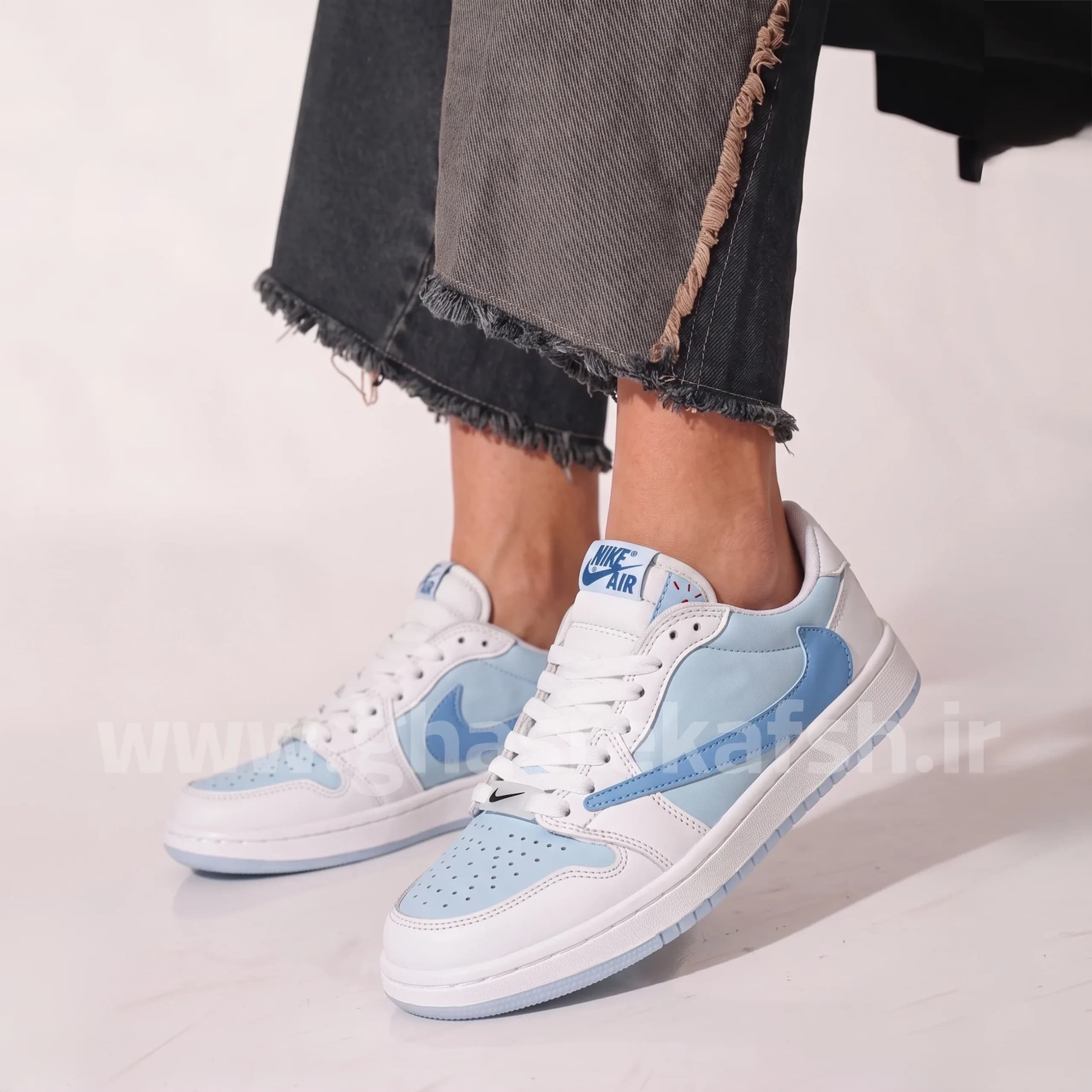 کفش کتونی زنانه نایک جردن وان تراویس JORDAN 1 Travis رنگ سفید آبی کد 2252 — تصویر ۶