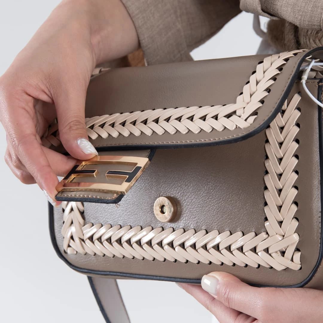 کیف بافتی FENDI — تصویر ۹