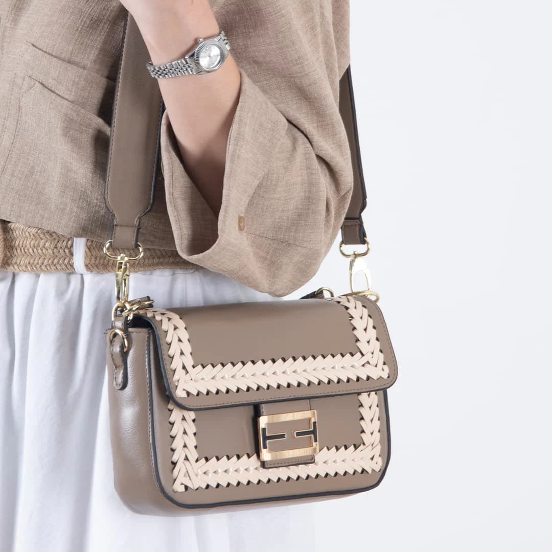 کیف بافتی FENDI — تصویر ۵