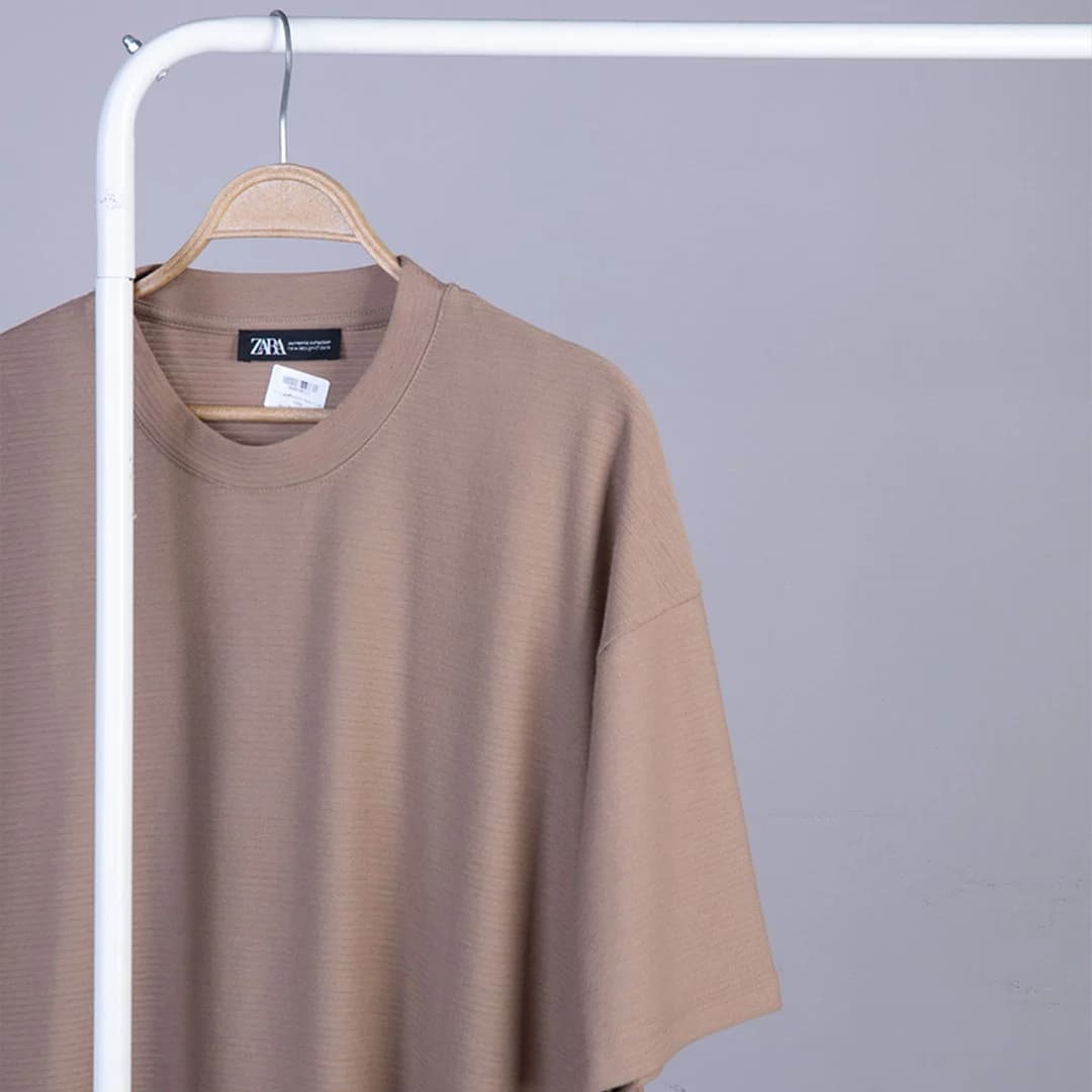 تیشرت مردونه طرح بیسکویتی راه راه ZARA — تصویر ۴