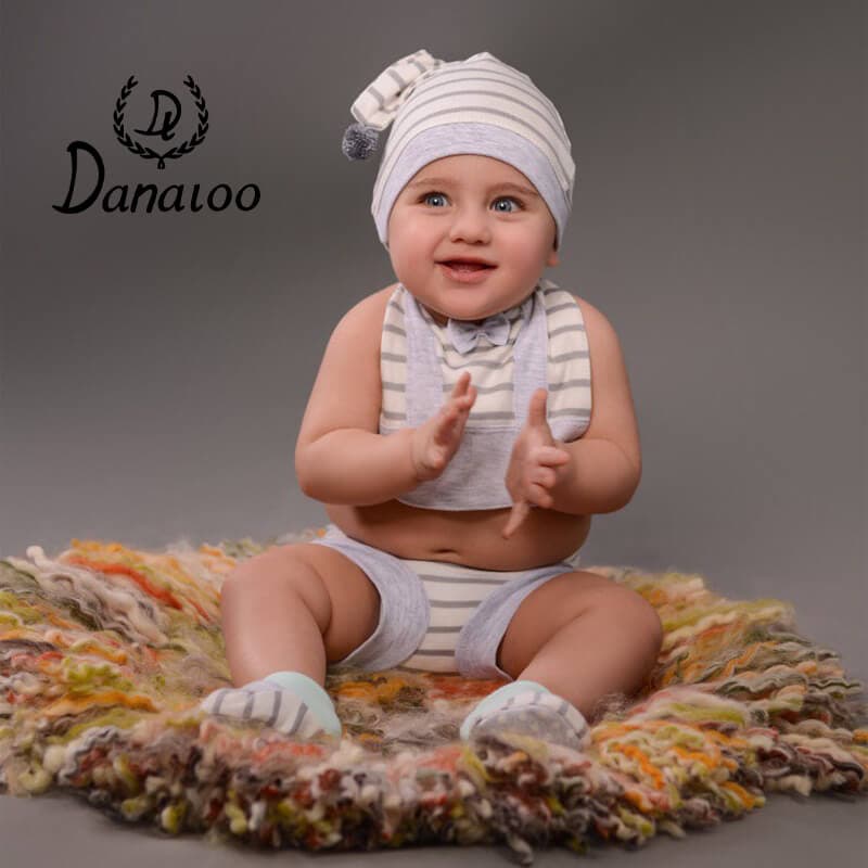 پیش بند فانتزی نوزادی پسرانه طرح خرس کوچولو دانالو Danaloo Tiny Bear — تصویر ۵