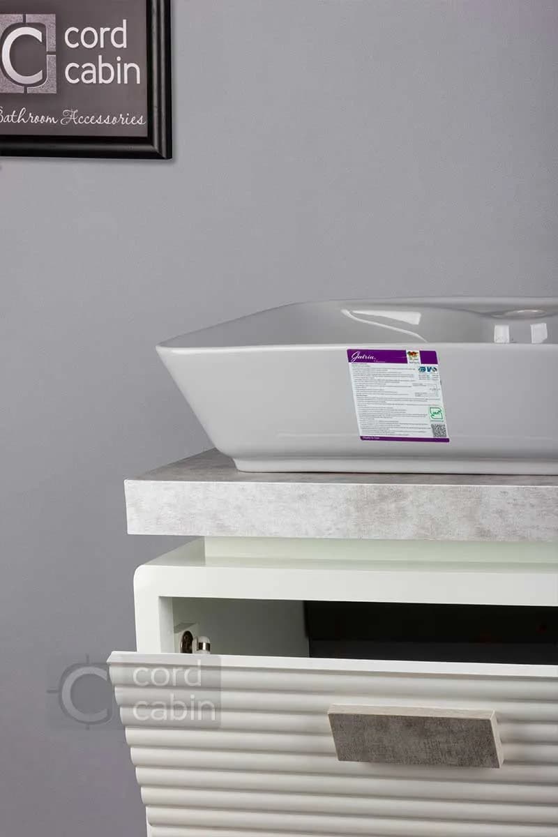 روشویی کابینت و آینه باکس طرح ریماک سفید پتینه با کاسه مستطیل طوسی گاتریا — تصویر ۶