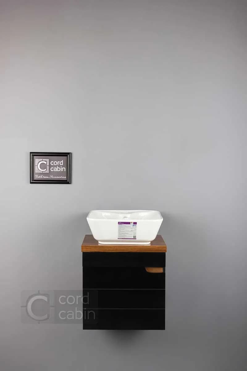 روشویی کابینت و آینه طرح 32 در 40 مشکی چوب با کاسه مربع سفید گاتریا با آینه مشکی — تصویر ۶