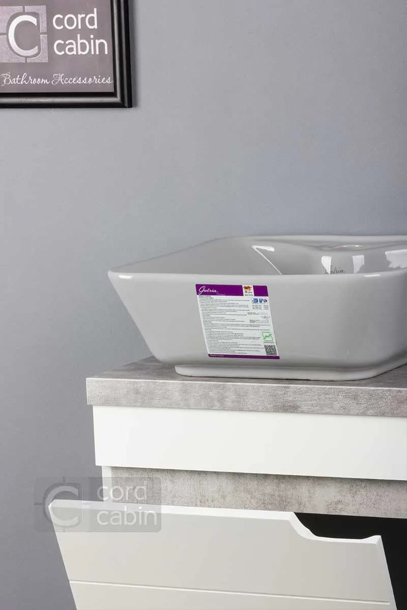 روشویی کابینت و آینه طرح 32 در 40 سفید پتینه با کاسه مربع طوسی گاتریا با آینه پتینه — تصویر ۸