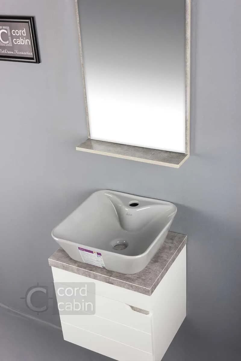 روشویی کابینت و آینه طرح 32 در 40 سفید پتینه با کاسه مربع طوسی گاتریا با آینه پتینه — تصویر ۳
