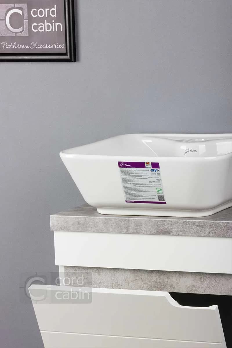 روشویی کابینت و آینه طرح 32 در 40 سفید پتینه با کاسه مربع سفید گاتریا با آینه پتینه — تصویر ۴