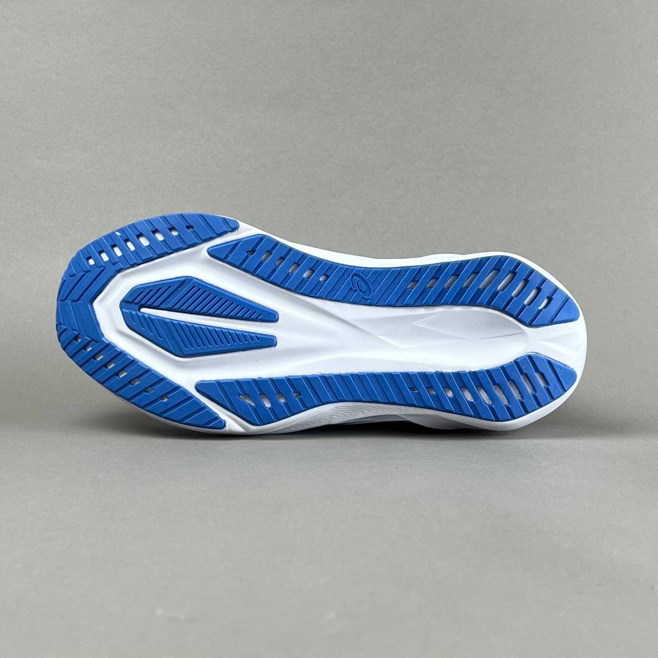 اسیکس مردانه رانینگی نوابلاست Asics Novablast 5 مدل 1011B975-001 — تصویر ۴