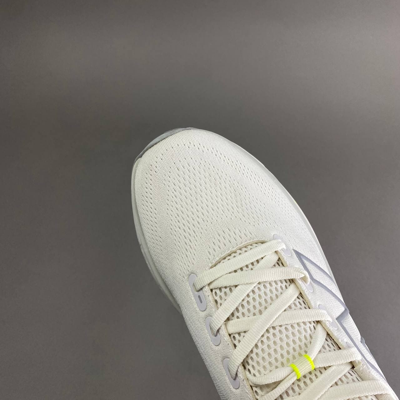 نیوبالانس مردانه ۱۰۸۰ New Balance مدل M1080F13 — تصویر ۵