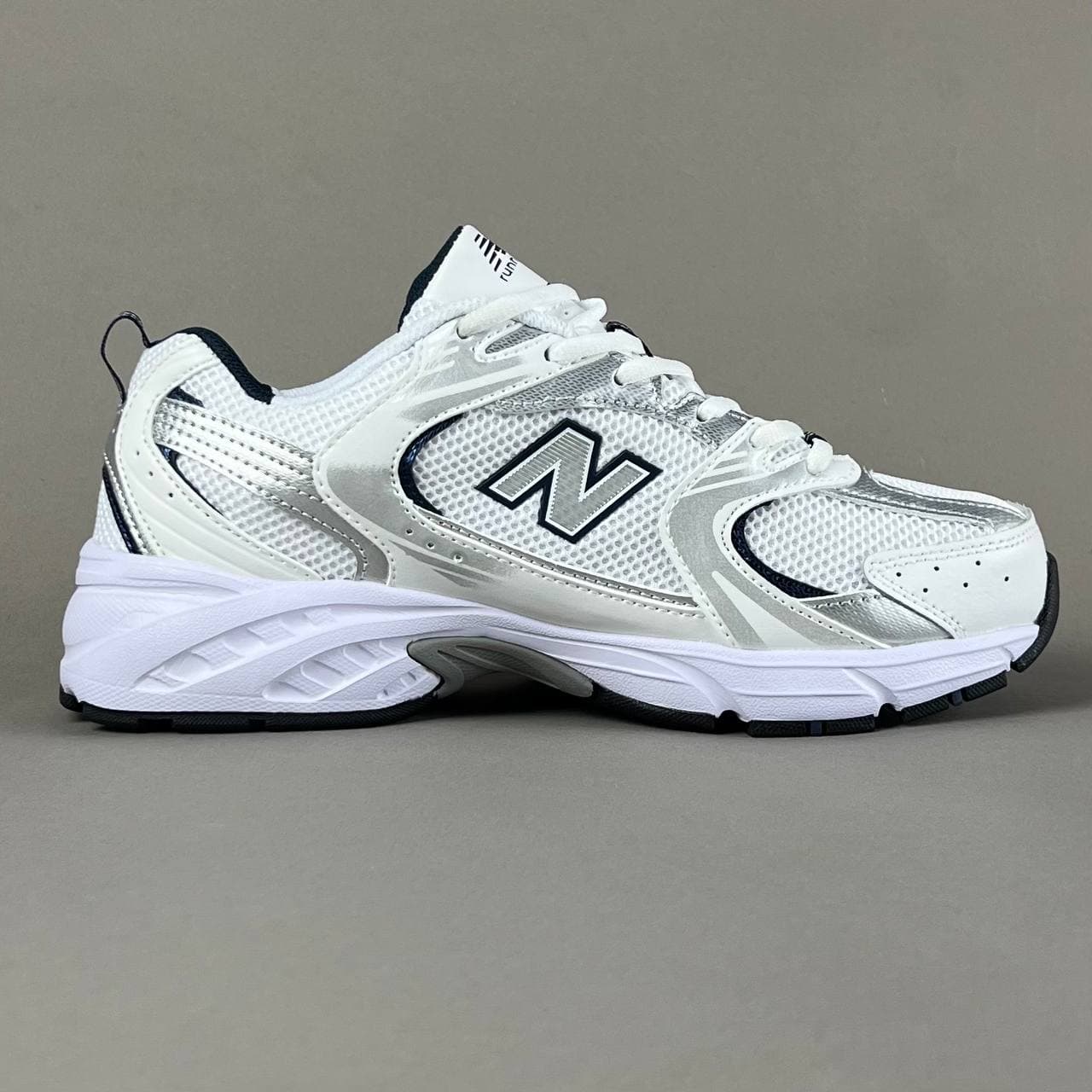 کتونی نیوبالانس530 سفید NewBalance مدل MR530SG — تصویر ۴