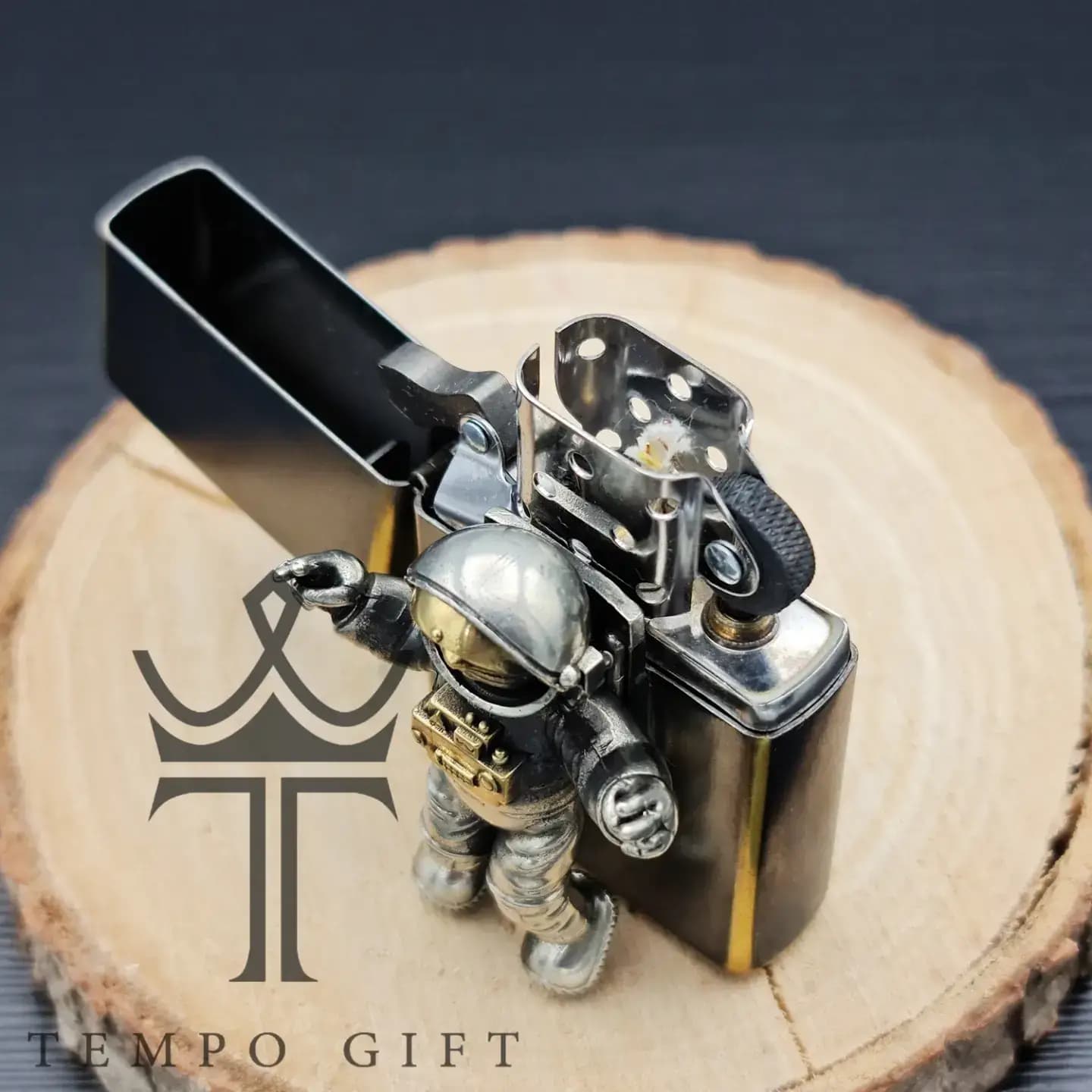 فندک بنزینی زیپو ZIPPO کلکسیونی موش فضانورد — تصویر ۱۰