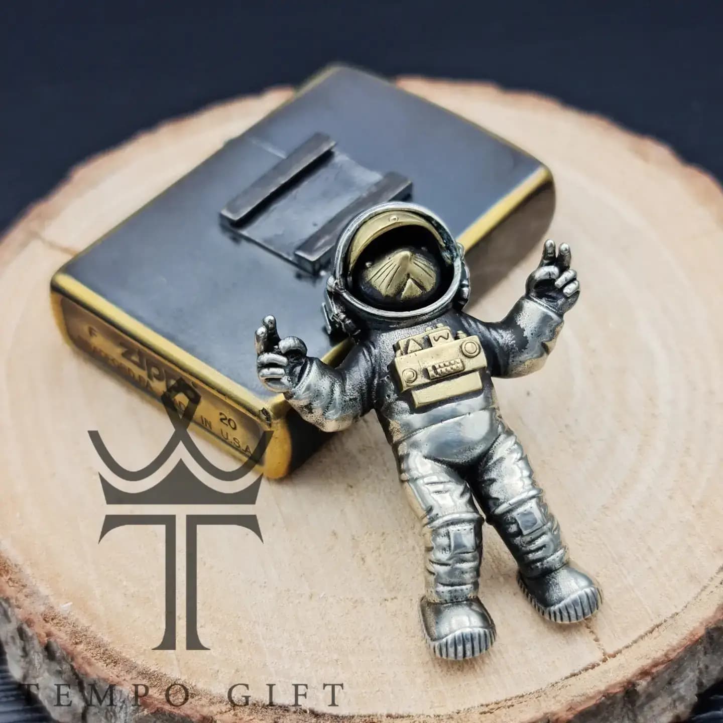 فندک بنزینی زیپو ZIPPO کلکسیونی موش فضانورد — تصویر ۸