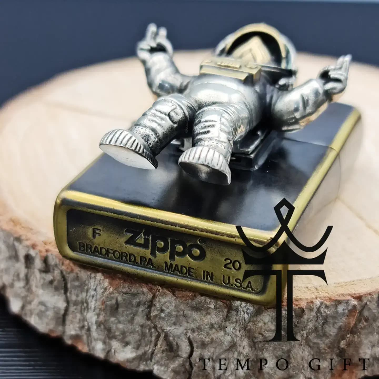 فندک بنزینی زیپو ZIPPO کلکسیونی موش فضانورد — تصویر ۵