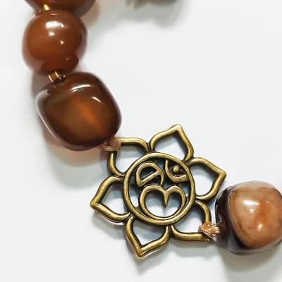 دستبند سنگ عقیق دفرمه بلتاگالری مدل نیلوفر - بلتاگالری — تصویر ۵