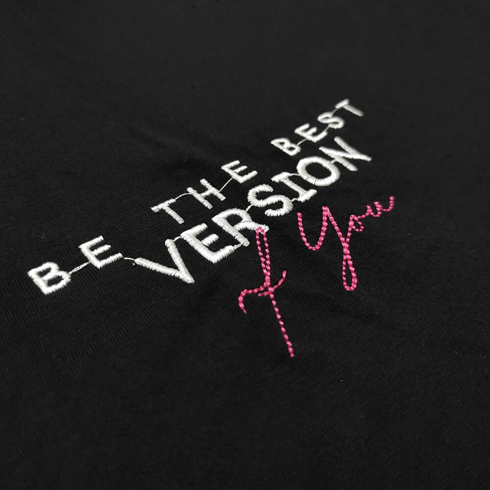 تیشرت باکسی مشکی پنبه سوپر گلدوزی با طرح Be the best version of you — تصویر ۵