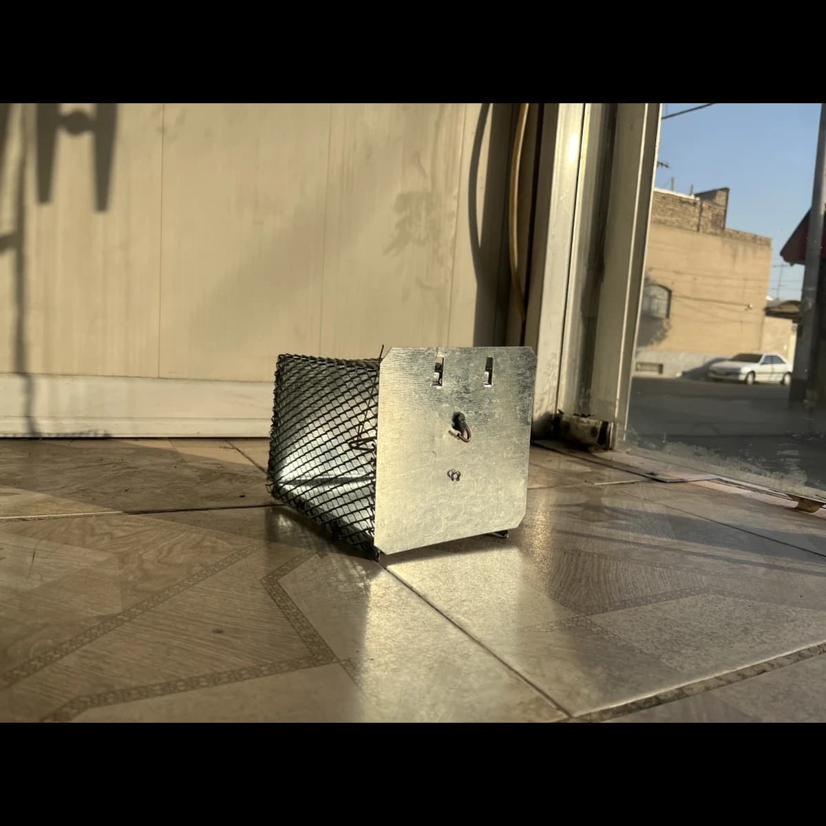 تله موش صحرایی فلزی متوسط (زنده‌گیر) — تصویر ۳