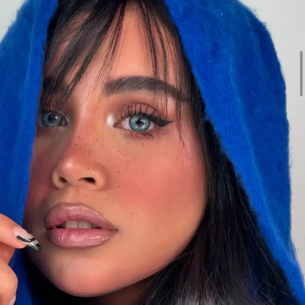 لنز مارلی شاینی بلو آبی رگه دار دور دار | Marley Light Blue lens — تصویر ۸