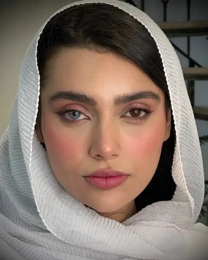 لنز مارلی لایت بلو آبی رگه دار مشابه چشم | Marley Light Blue lens — تصویر ۷