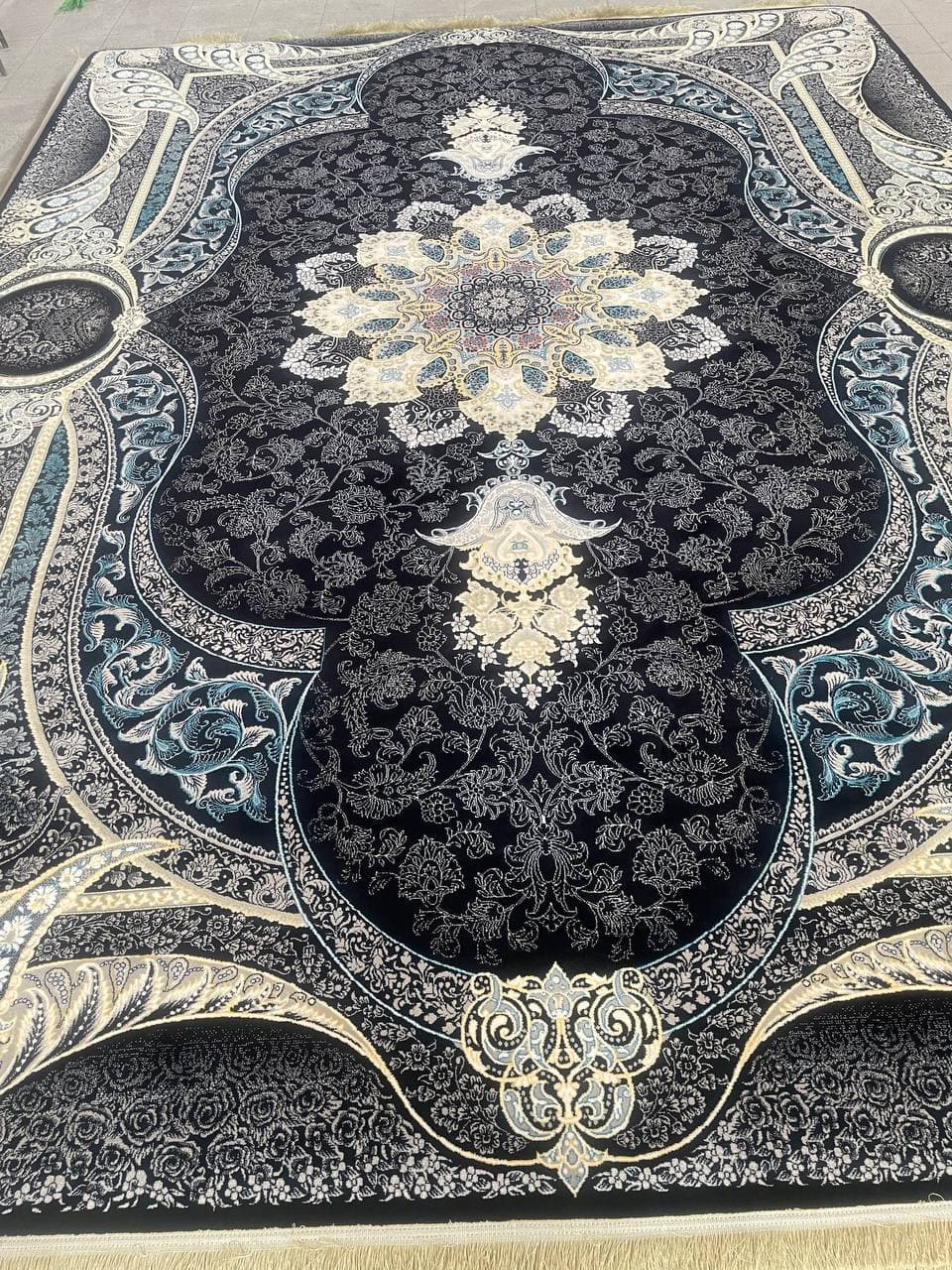 فرش آرتور سرمه ای 700 شانه تراکم 2550 ساده هشت رنگ — تصویر ۴