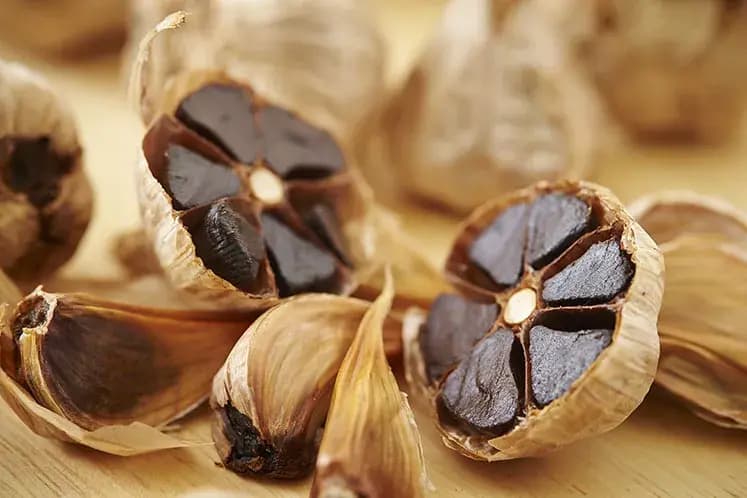 شامپو مو بیوکسین حاوی عصاره سیر سیاه حجم 300میل — تصویر ۷