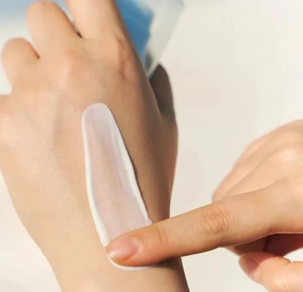 کرم ضدآفتاب هیالو سیکا اسکین hyalocica1004 مناسب انواع پوست با حجم 50 میلی لیتر — تصویر ۴
