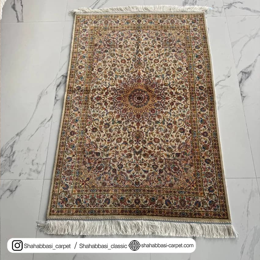فرش تمام ابریشم کد 240 کرم — تصویر ۴