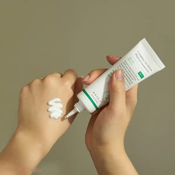 کرم ضد آفتاب بی رنگ وای SPF 50 حجم ۵۰ میلی لیتر — تصویر ۲