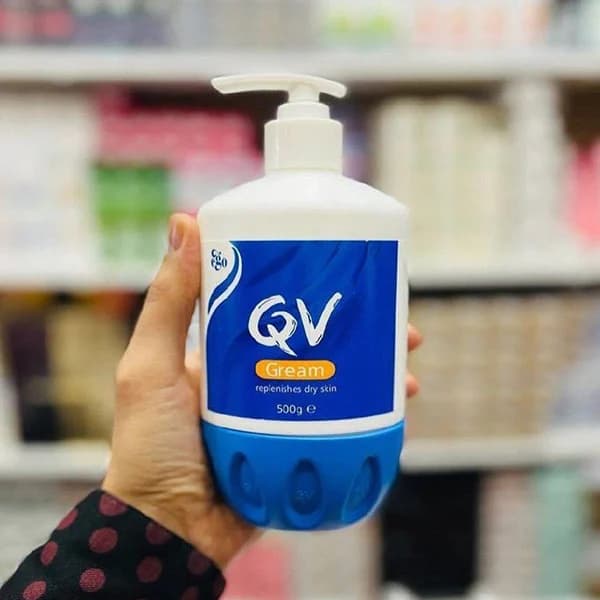 کرم مرطوب کننده کیووی مناسب پوست خشک حجم ۵۰۰ گرم