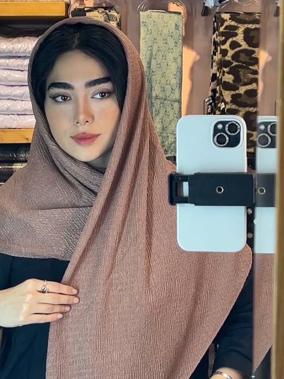 روسری پلیسه ساده پاییزه — تصویر ۱۲