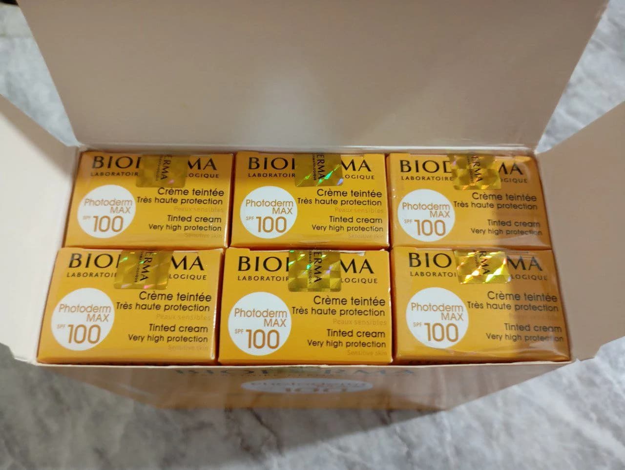 ضدآفتاب بایودرما فتودرم مکس رنگی SPF100 Photoderm Max | حجم 40 میل |محافظت حداکثری با پوشش طبیعی — تصویر ۴