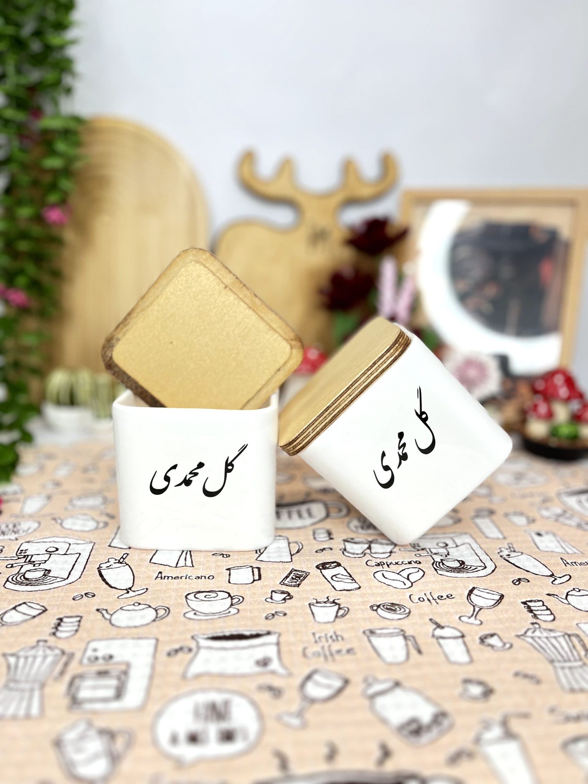 بانکه سرامیکی گل محمدی طرح مربع با درب چوبی | ظرف نگهداری ادویه و دمنوش