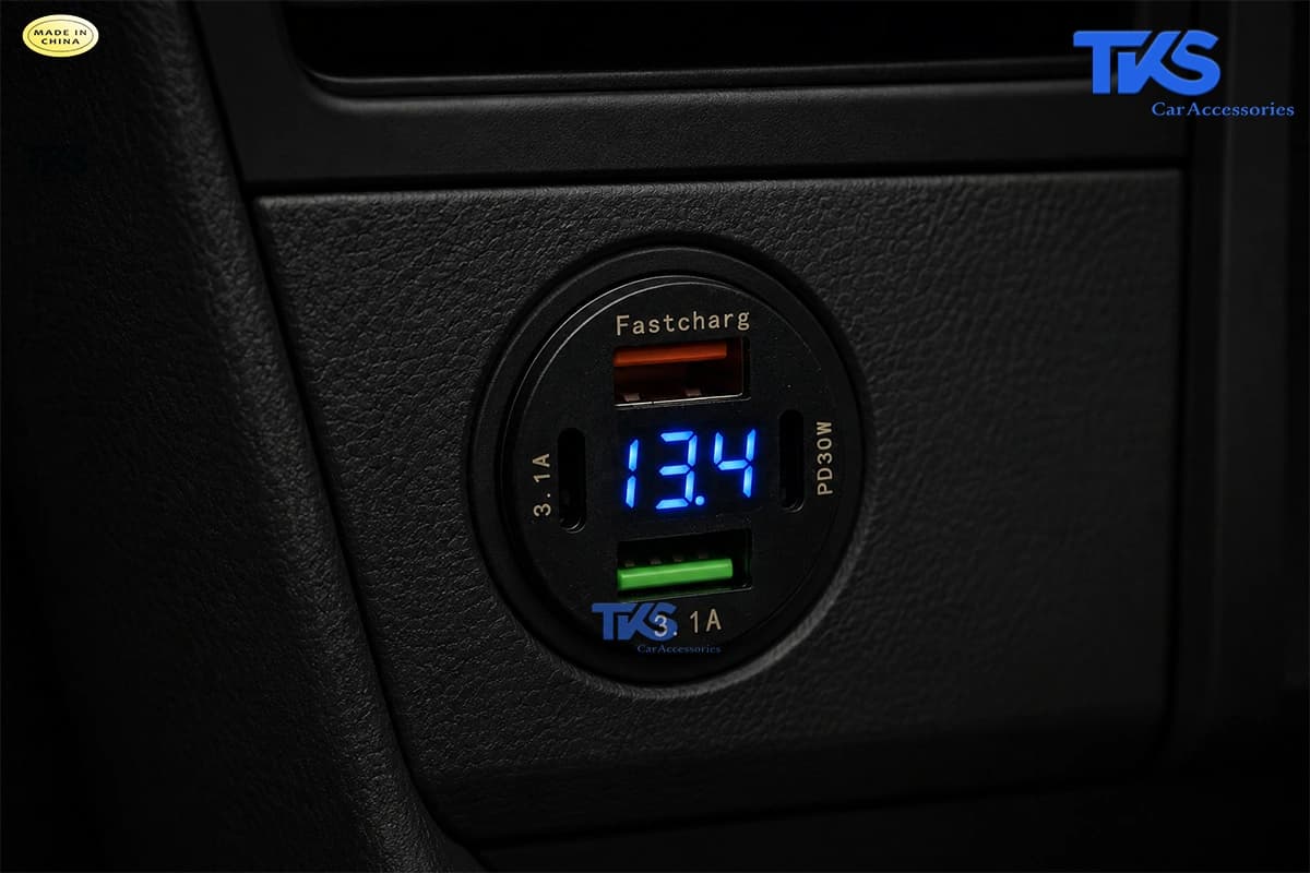 پورت USB توکار (TK-21) با نمایشگر ولتاژ — تصویر ۶