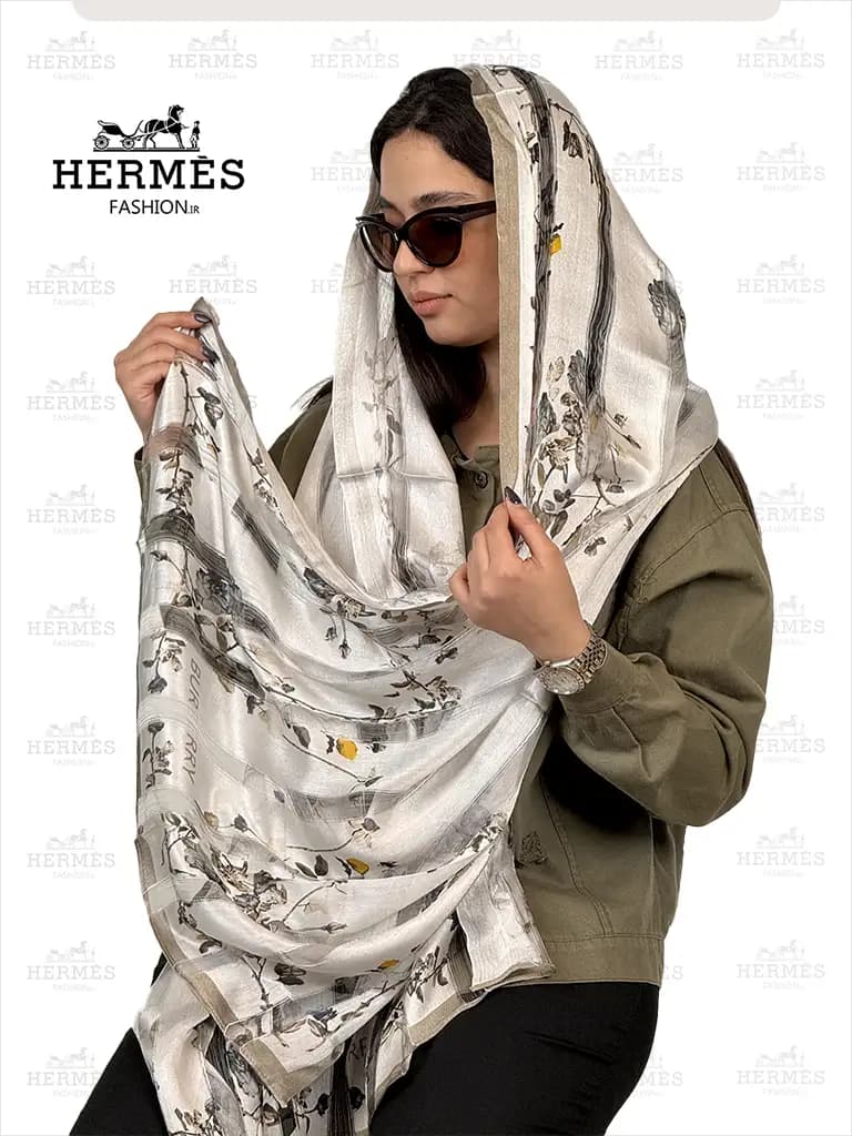 شال ابریشم میله‌ای گل‌دار باربری (BURBERRY) — تصویر ۷