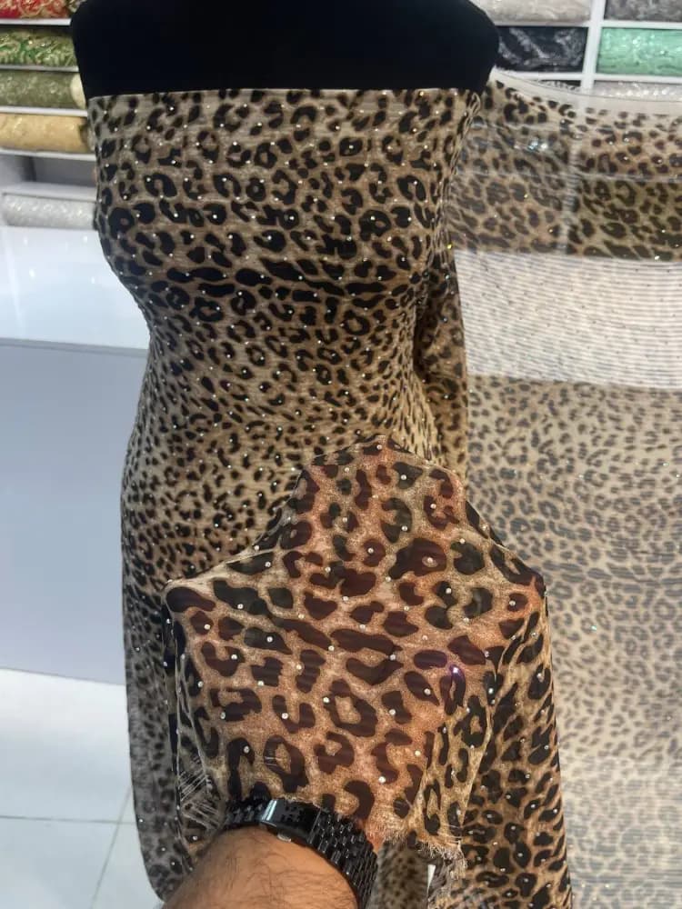 پارچه حریر سنگدار پلنگی — تصویر ۲