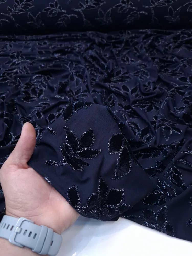 پارچه نرمیلان گل مخمل سیم دوزی 3