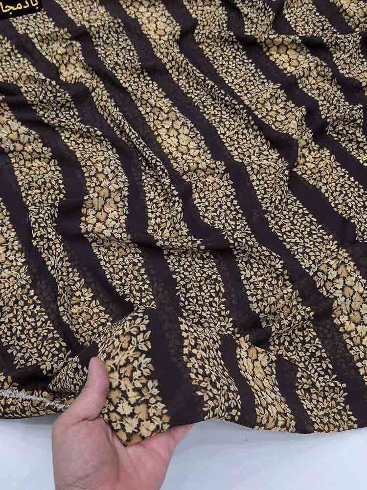 حریر اندونزی طرح گل گندم بادمجانی — تصویر ۳